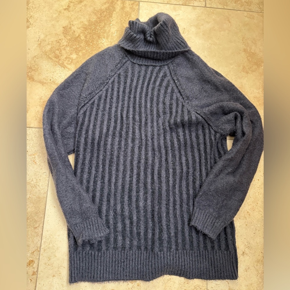 Free people big city turtleneck. Dark grey color. Size extra small, xs